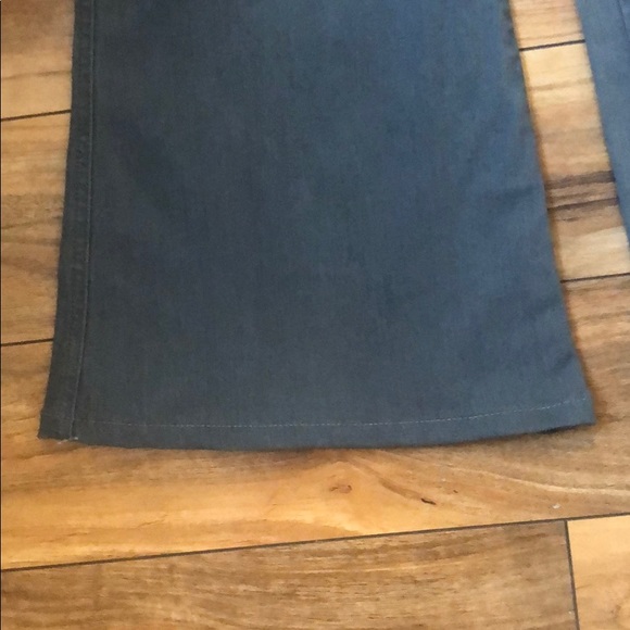 BRAND NEW J BRAND WINK FLARED JEANS - Picture 6 of 6